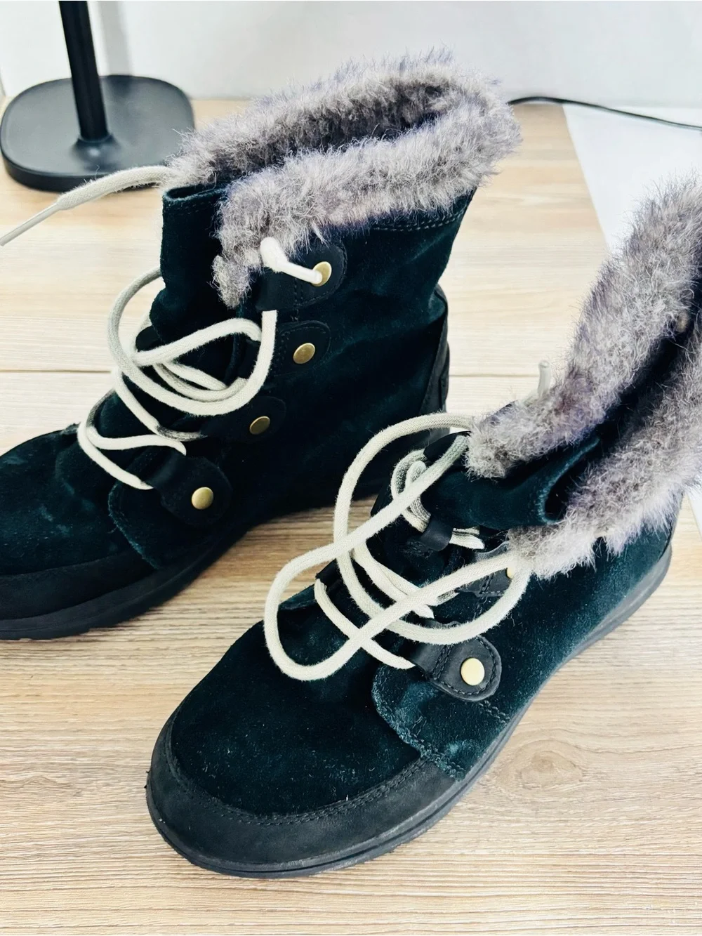 Sorel Women's‎ Black Faux-Fur Lined Lace-Up Winter Boots Size 7.5